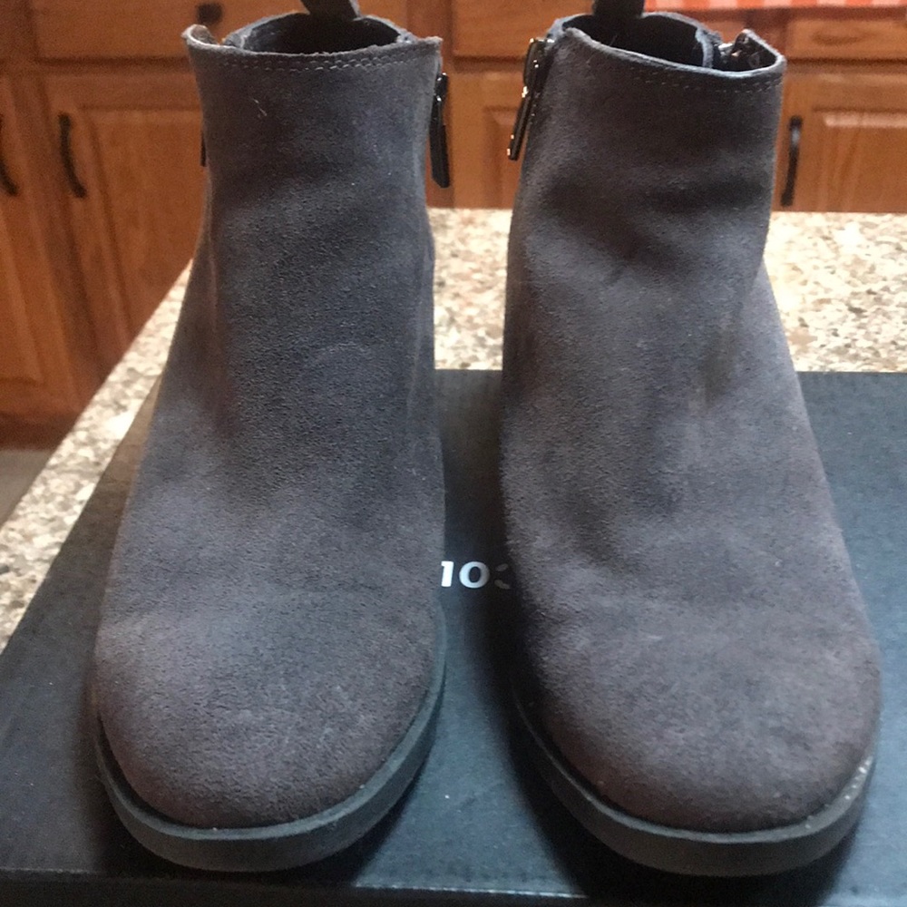 Kenneth Cole leather bootie size 6.5 gray